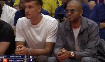 🔥前NBA球星托尼·帕克和博格达诺维奇现场观战欧篮联四强赛