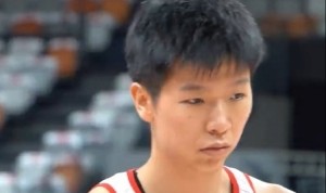 今晚热身赛对阵澳大利亚女篮！杨力维黄思静等在早上进行踩场训练